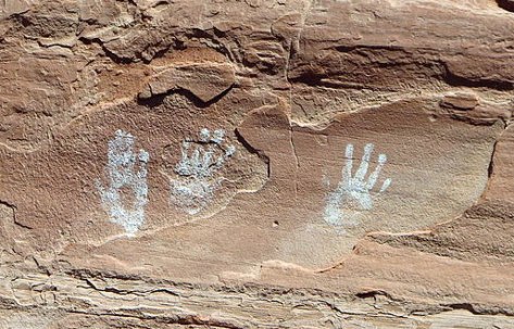 Petroglyphs, Mystery Valley, Bernard Gagnon ( Creative Commons Attribution-Share Alike 3.0 Unported)